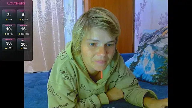 Snapshot of SaraSnow_ chatting on 09.11.25 SaraSnow  online show from 09.11.25