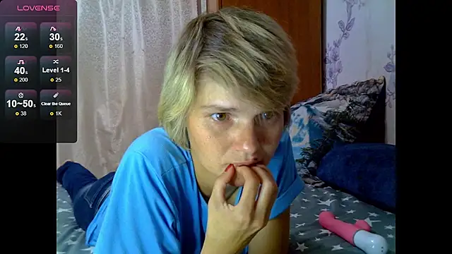 Snapshot of SaraSnow_ chatting on 09.15.25 SaraSnow  online show from 09.15.25
