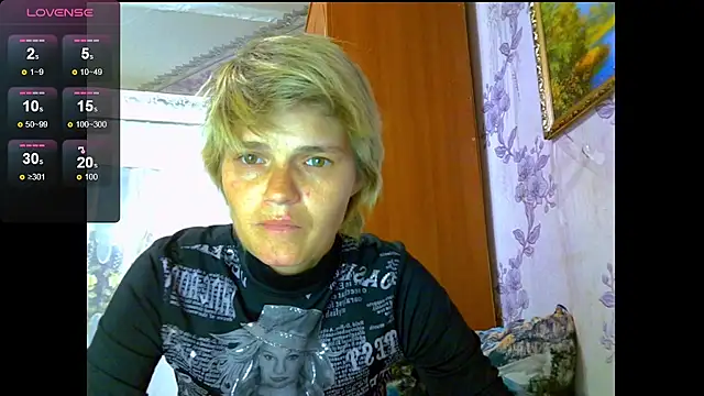 Snapshot of SaraSnow_ chatting on 09.22.25 SaraSnow  online show from 09.22.25