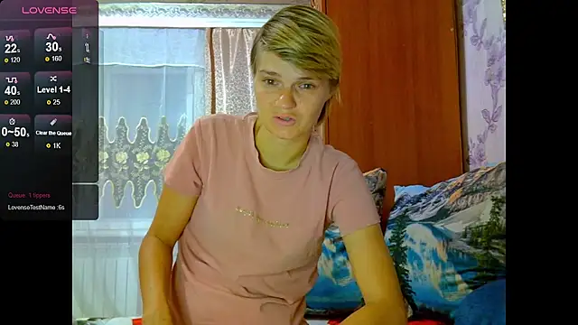 Snapshot of SaraSnow_ chatting on 09.25.25 SaraSnow  online show from 09.25.25