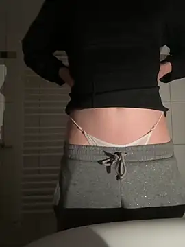 Snapshot of Jamilo_young chatting on 10.01.25 Jamilo young online show from 10.01.25