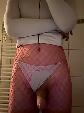 Snapshot of Jamilo_young chatting on 10.26.25 Jamilo young online show from 10.26.25