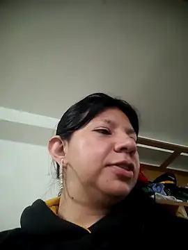 Snapshot of kinky_momm chatting on 10.24.25 kinky momm online show from 10.24.25