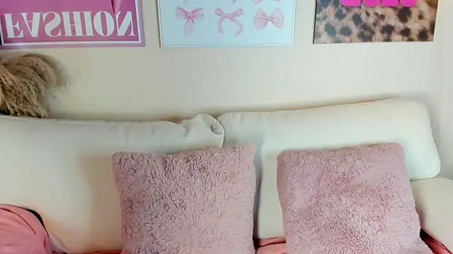 Snapshot of Dafne_Hillss chatting on 06.18.26 Dafne Hillss online show from 06.18.26