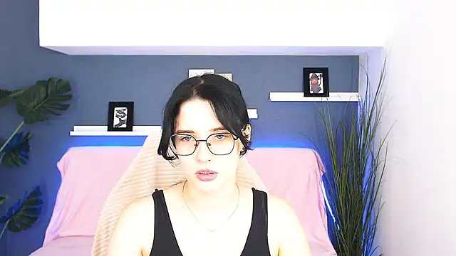 Snapshot of Charming_Mysteriousss chatting on 10.13.25 Charming Mysteriousss online show from 10.13.25