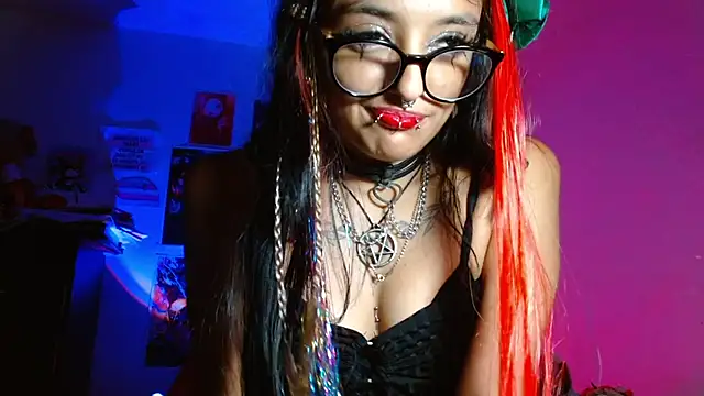 carolinerue online show from 10.19.25