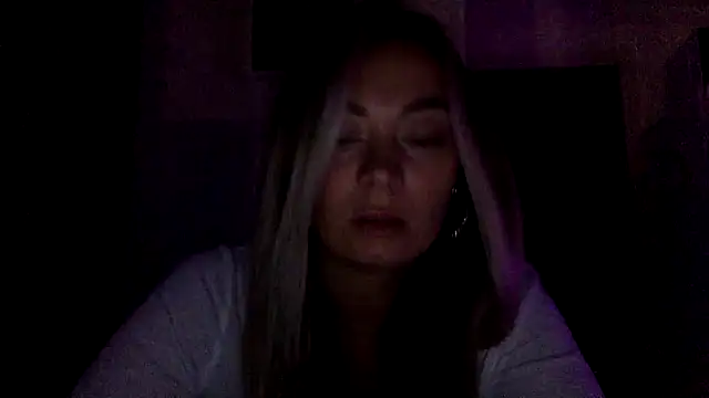 Snapshot of Velanyx chatting on 11.21.25 Velanyx online show from 11.21.25