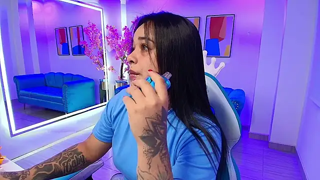 Black roseee online show from 10.04.25