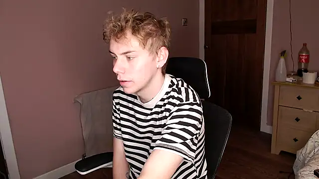Snapshot of scottishtwink01 chatting on 09.18.25 scottishtwink01 online show from 09.18.25