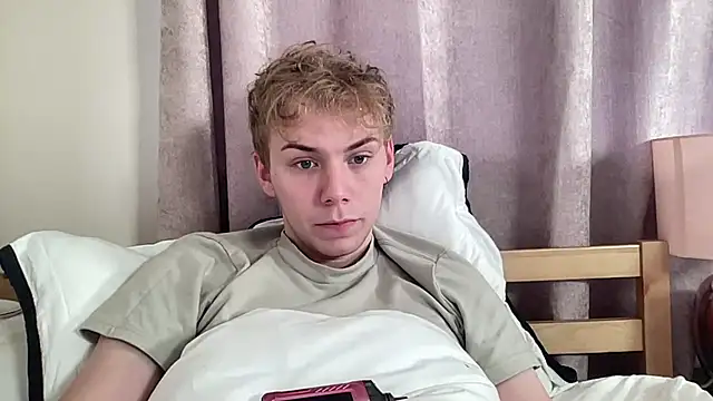 Snapshot of scottishtwink01 chatting on 09.20.25 scottishtwink01 online show from 09.20.25