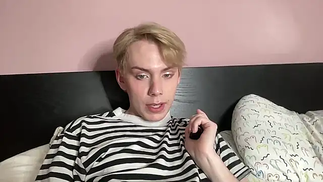 Snapshot of scottishtwink01 chatting on 09.29.25 scottishtwink01 online show from 09.29.25
