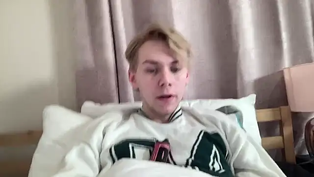 Snapshot of scottishtwink01 chatting on 10.02.25 scottishtwink01 online show from 10.02.25
