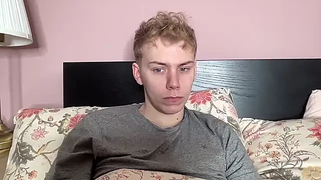 Snapshot of scottishtwink01 chatting on 10.14.25 scottishtwink01 online show from 10.14.25