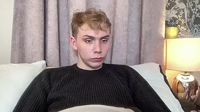 Snapshot of scottishtwink01 chatting on 10.19.25 scottishtwink01 online show from 10.19.25