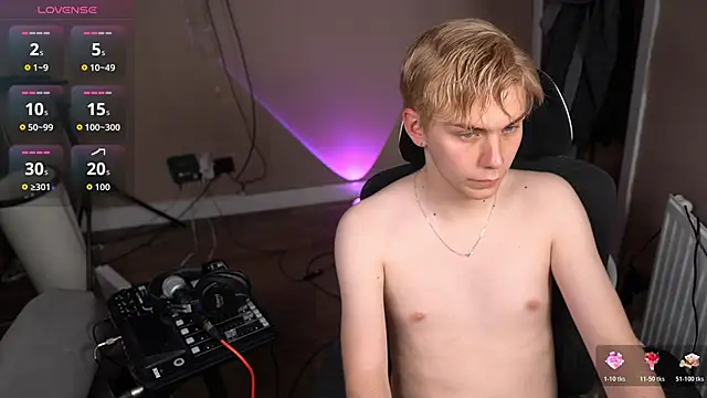 Snapshot of scottishtwink01 chatting on 07.14.26 scottishtwink01 online show from 07.14.26