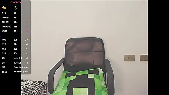 Snapshot of Isis_Bladee chatting on 06.11.26 Isis Bladee online show from 06.11.26