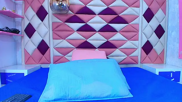 Snapshot of abbyrouss_ chatting on 09.23.25 abbyrouss online show from 09.23.25