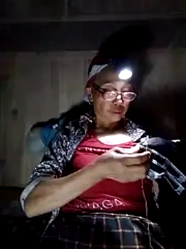 Snapshot of -Xuka-200 chatting on 10.28.25 -Xuka-200 online show from 10.28.25