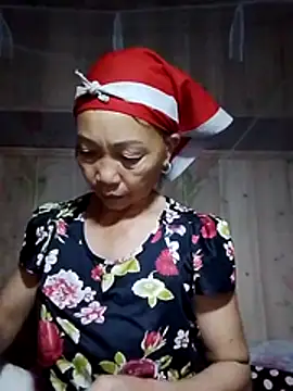 Snapshot of -Xuka-200 chatting on 11.04.25 -Xuka-200 online show from 11.04.25