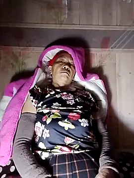 Snapshot of -Xuka-200 chatting on 11.05.25 -Xuka-200 online show from 11.05.25