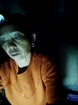 Snapshot of -Xuka-200 chatting on 11.06.25 -Xuka-200 online show from 11.06.25