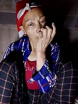 Snapshot of -Xuka-200 chatting on 11.08.25 -Xuka-200 online show from 11.08.25