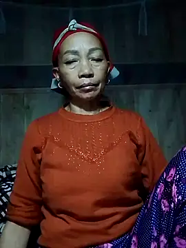 Snapshot of -Xuka-200 chatting on 11.10.25 -Xuka-200 online show from 11.10.25