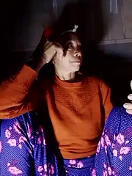 Snapshot of -Xuka-200 chatting on 11.11.25 -Xuka-200 online show from 11.11.25