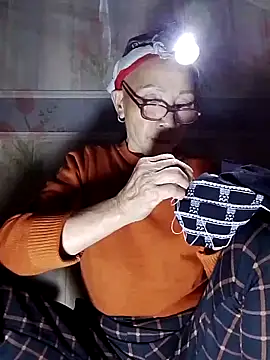 Snapshot of -Xuka-200 chatting on 11.12.25 -Xuka-200 online show from 11.12.25