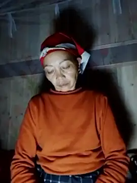 Snapshot of -Xuka-200 chatting on 11.14.25 -Xuka-200 online show from 11.14.25