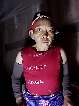 Snapshot of -Xuka-200 chatting on 11.17.25 -Xuka-200 online show from 11.17.25