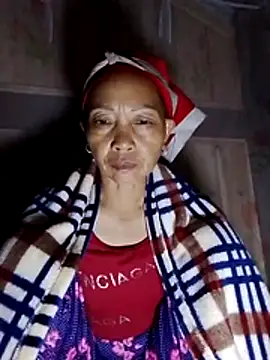 Snapshot of -Xuka-200 chatting on 11.18.25 -Xuka-200 online show from 11.18.25