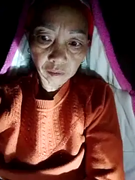 Snapshot of -Xuka-200 chatting on 11.19.25 -Xuka-200 online show from 11.19.25