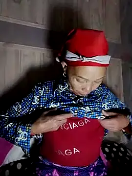 Snapshot of -Xuka-200 chatting on 11.20.25 -Xuka-200 online show from 11.20.25