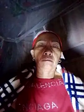 Snapshot of -Xuka-200 chatting on 11.21.25 -Xuka-200 online show from 11.21.25