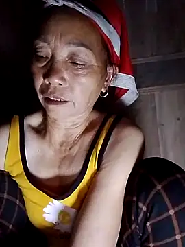 Snapshot of -Xuka-200 chatting on 11.23.25 -Xuka-200 online show from 11.23.25