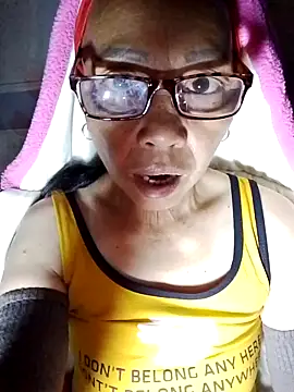 Snapshot of -Xuka-200 chatting on 11.24.25 -Xuka-200 online show from 11.24.25