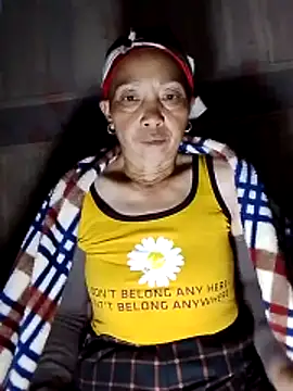 Snapshot of -Xuka-200 chatting on 11.25.25 -Xuka-200 online show from 11.25.25