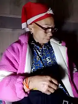 Snapshot of -Xuka-200 chatting on 11.27.25 -Xuka-200 online show from 11.27.25