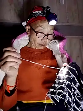 Snapshot of -Xuka-200 chatting on 11.28.25 -Xuka-200 online show from 11.28.25