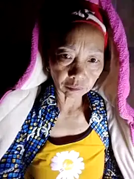 Snapshot of -Xuka-200 chatting on 11.29.25 -Xuka-200 online show from 11.29.25