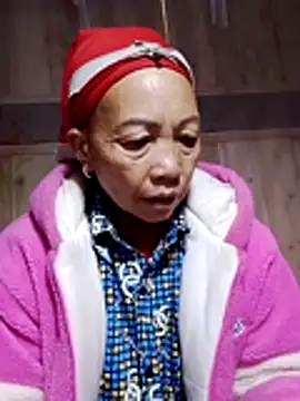 Snapshot of -Xuka-200 chatting on 11.30.25 -Xuka-200 online show from 11.30.25