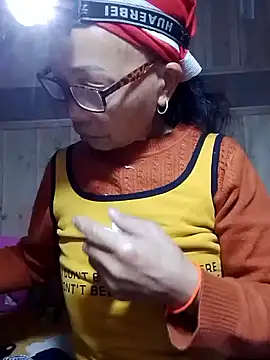 Snapshot of -Xuka-200 chatting on 12.04.25 -Xuka-200 online show from 12.04.25