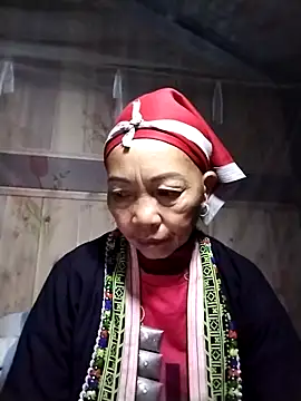 Snapshot of -Xuka-200 chatting on 12.14.25 -Xuka-200 online show from 12.14.25