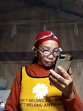 Snapshot of -Xuka-200 chatting on 12.15.25 -Xuka-200 online show from 12.15.25