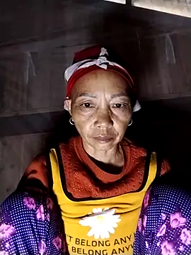 Snapshot of -Xuka-200 chatting on 12.16.25 -Xuka-200 online show from 12.16.25