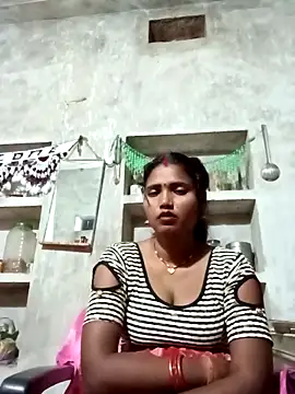 Snapshot of Cm_pooja chatting on 10.04.25 Cm pooja online show from 10.04.25