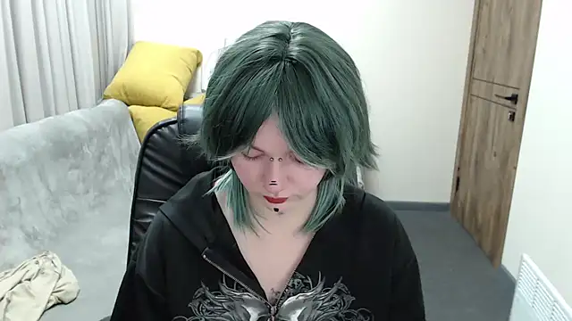 Snapshot of Nika_Snow chatting on 10.17.25 Nika Snow online show from 10.17.25