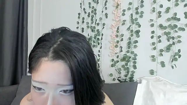 Snapshot of heexhia chatting on 10.14.25 heexhia online show from 10.14.25