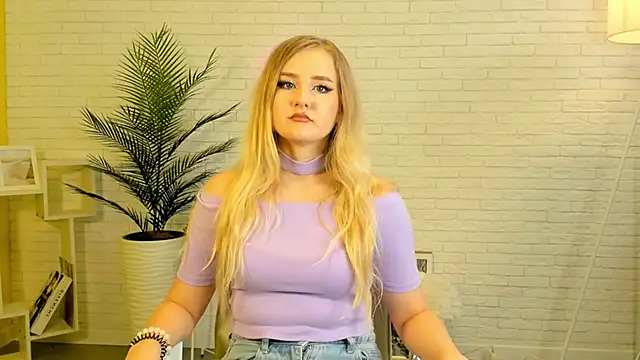 Snapshot of DorlaKraham chatting on 09.11.25 DorlaKraham online show from 09.11.25